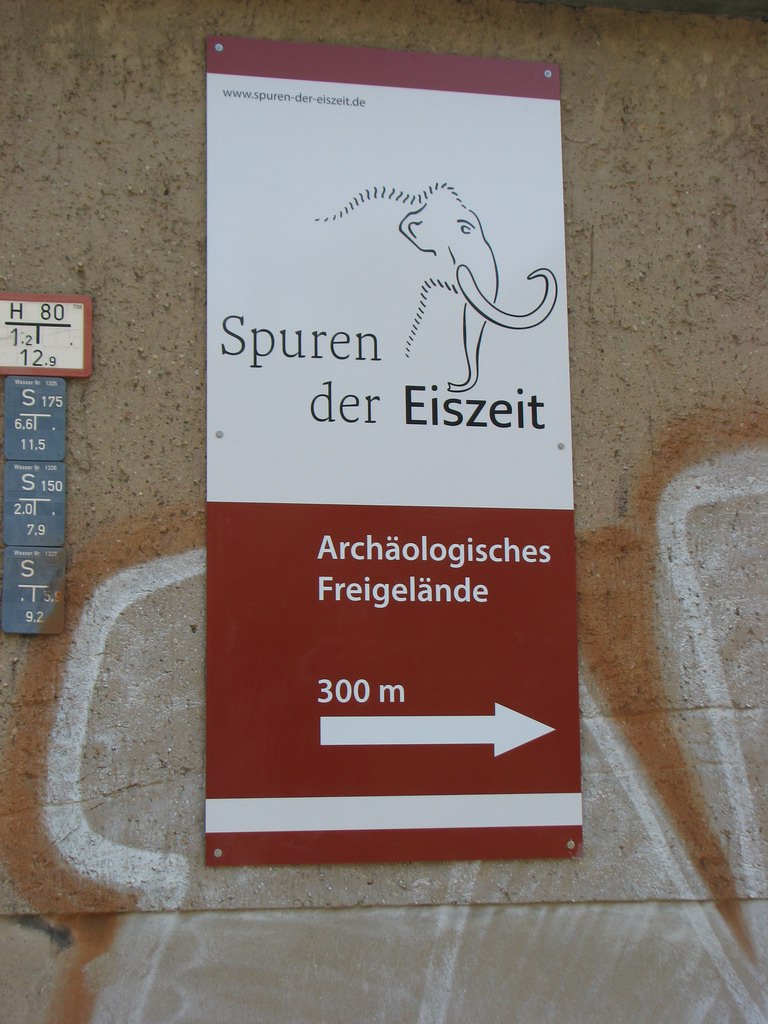 Neuer Wegweiser zum Geotop "Steinbruch Ehringsdorf"